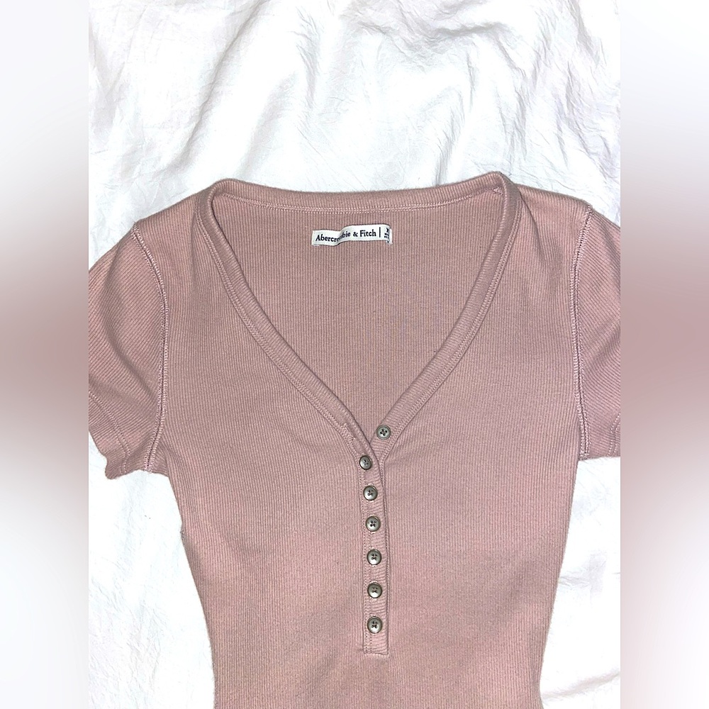 Abercrombie and Fitch women’s mauve bodysuit in size xs. Fits snug to the body.